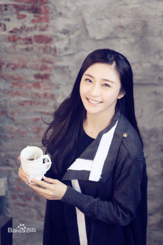 精选陈冰(Chen Bing)在《最远的身边》MV女主角中的图册