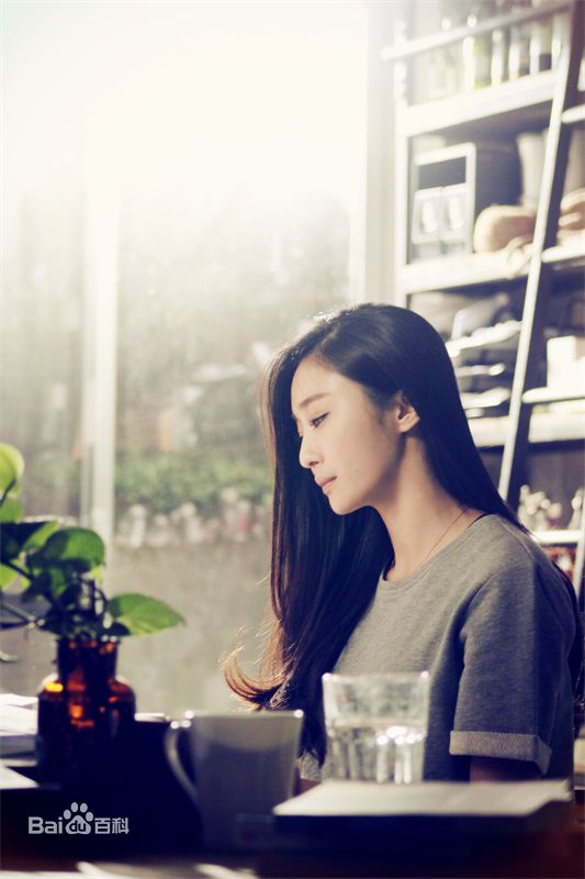 精选陈冰(Chen Bing)在《最远的身边》MV女主角中的图册