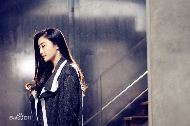 精选陈冰(Chen Bing)在《最远的身边》MV女主角中的图册