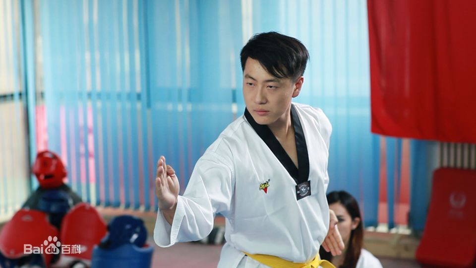 秦汉擂青春失乐园之体育老师最优质剧照