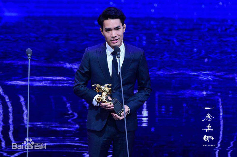 黄进(Chun Wong)个人获奖照前后照片