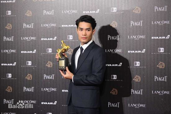 黄进(Chun Wong)个人获奖照前后照片