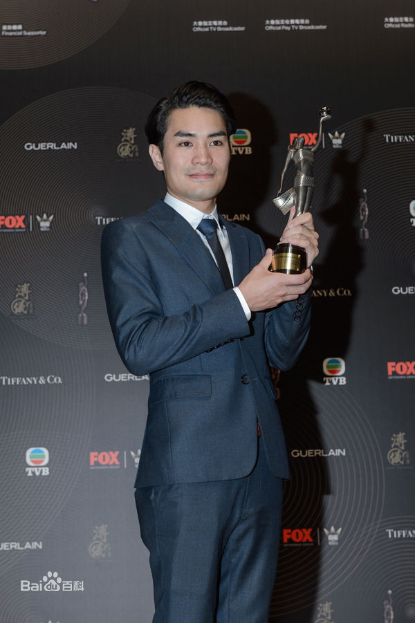 黄进(Chun Wong)个人获奖照前后照片