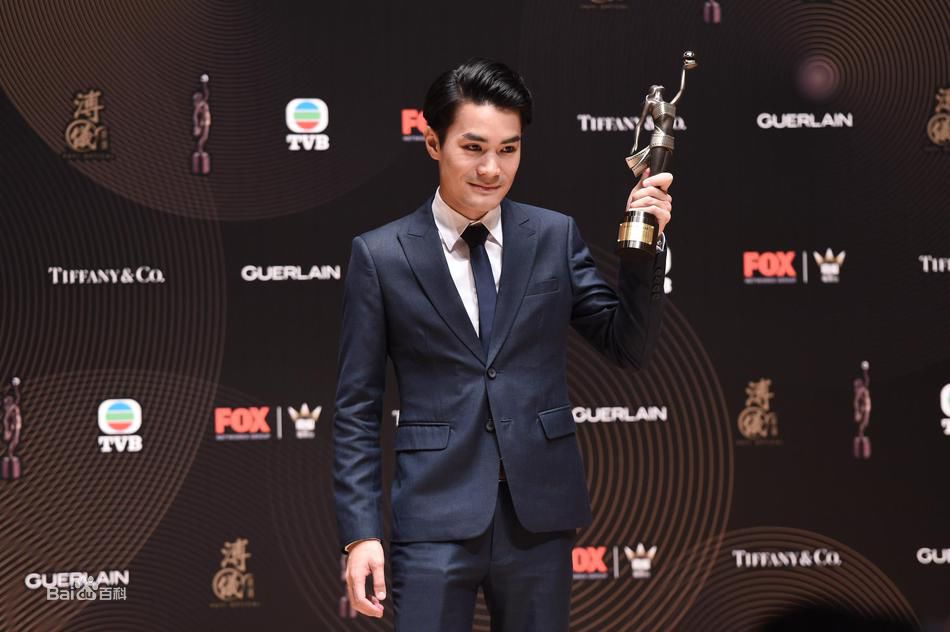 黄进(Chun Wong)个人获奖照前后照片