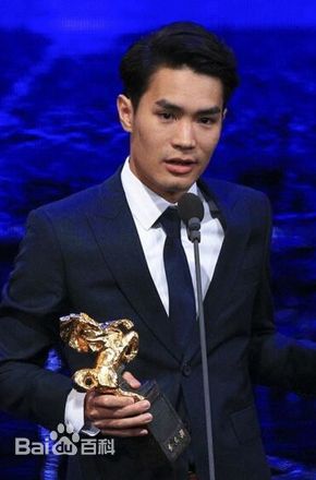 黄进(Chun Wong)个人获奖照前后照片