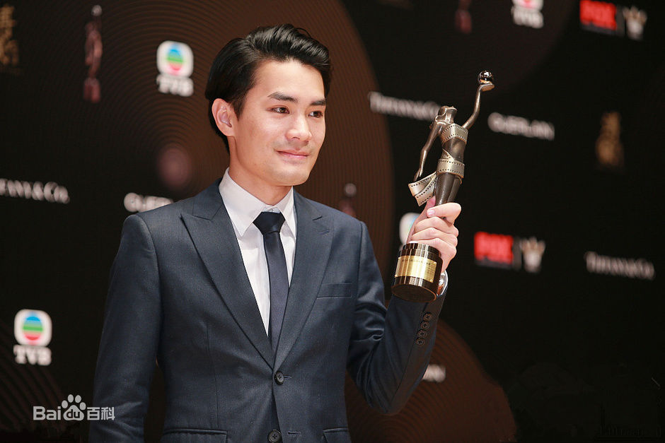 黄进(Chun Wong)个人获奖照前后照片