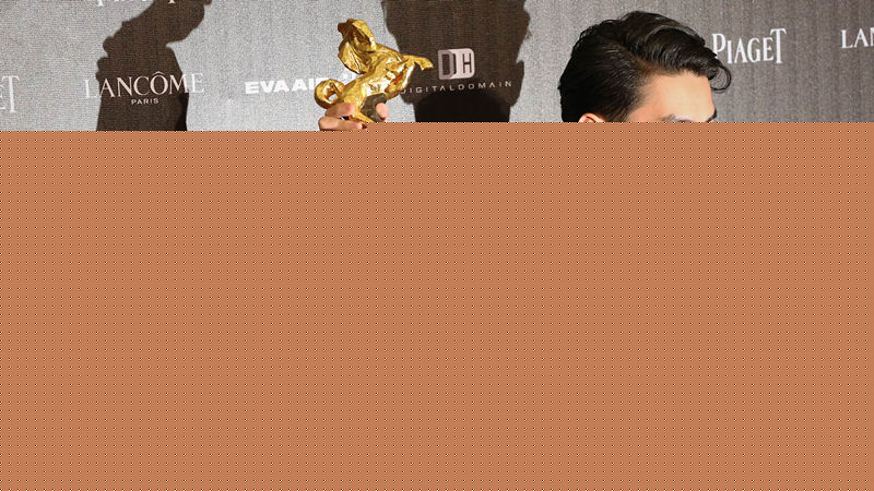 黄进(Chun Wong)个人获奖照前后照片