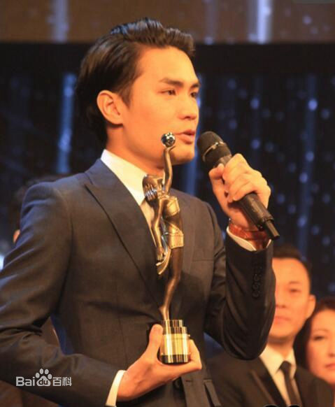 黄进(Chun Wong)个人获奖照前后照片