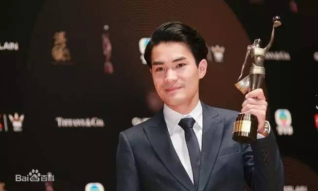 黄进(Chun Wong)个人获奖照前后照片