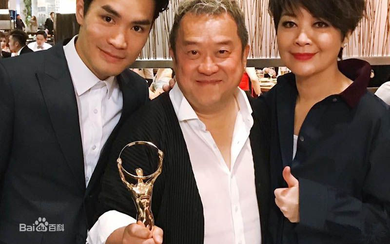 黄进(Chun Wong)个人获奖照前后照片