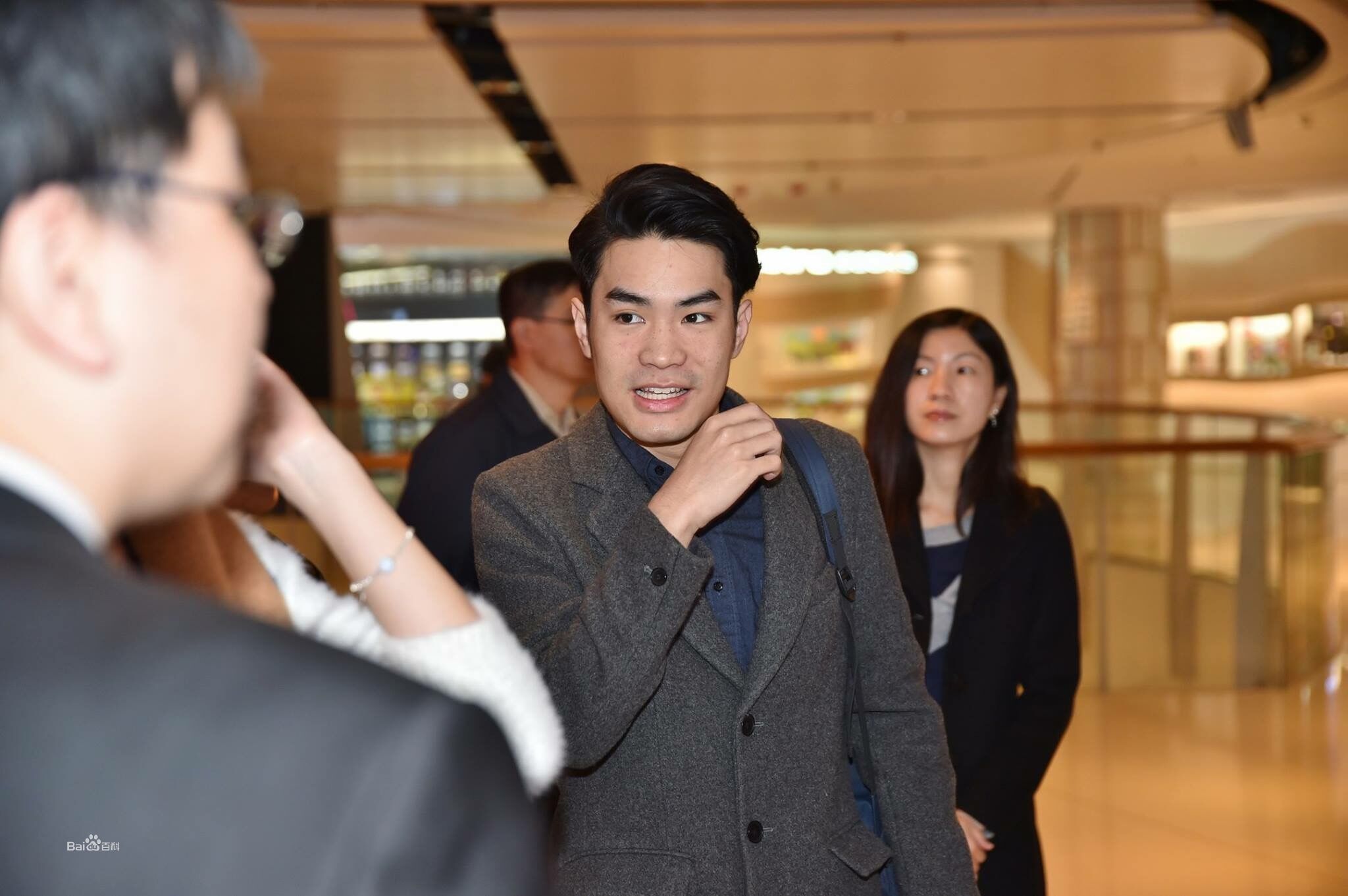 黄进(Chun Wong)个人生活照素颜照相册