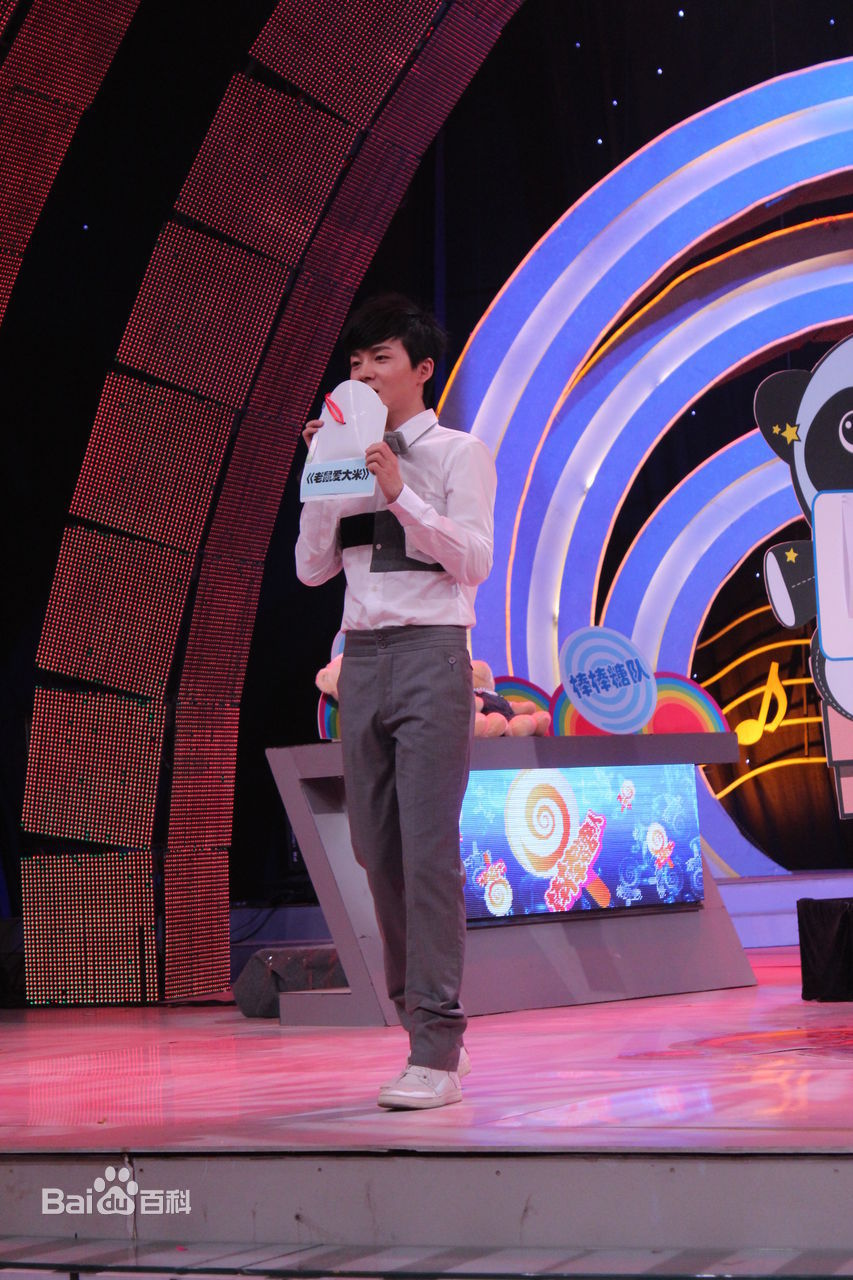 精选沈凌在2011主持《快乐琴童》中的图册