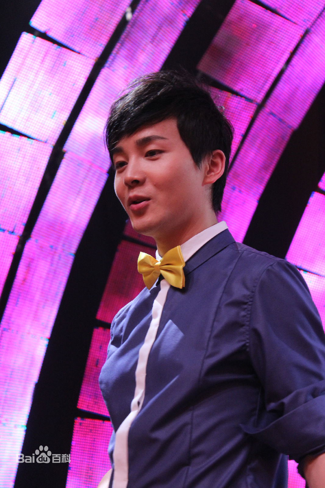 精选沈凌在2011主持《快乐琴童》中的图册