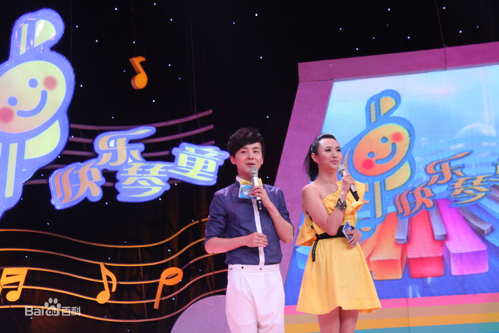 精选沈凌在2011主持《快乐琴童》中的图册