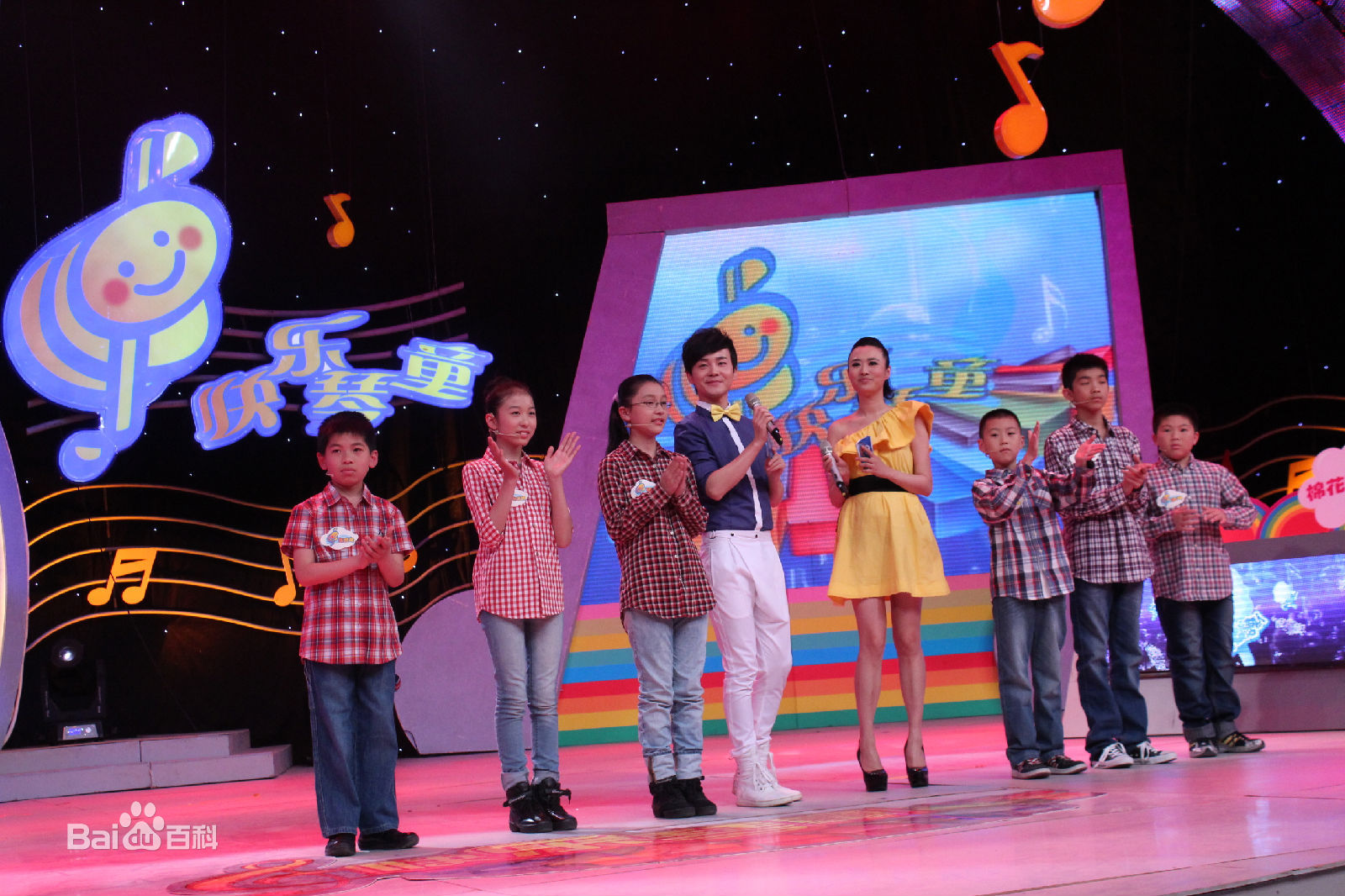 精选沈凌在2011主持《快乐琴童》中的图册