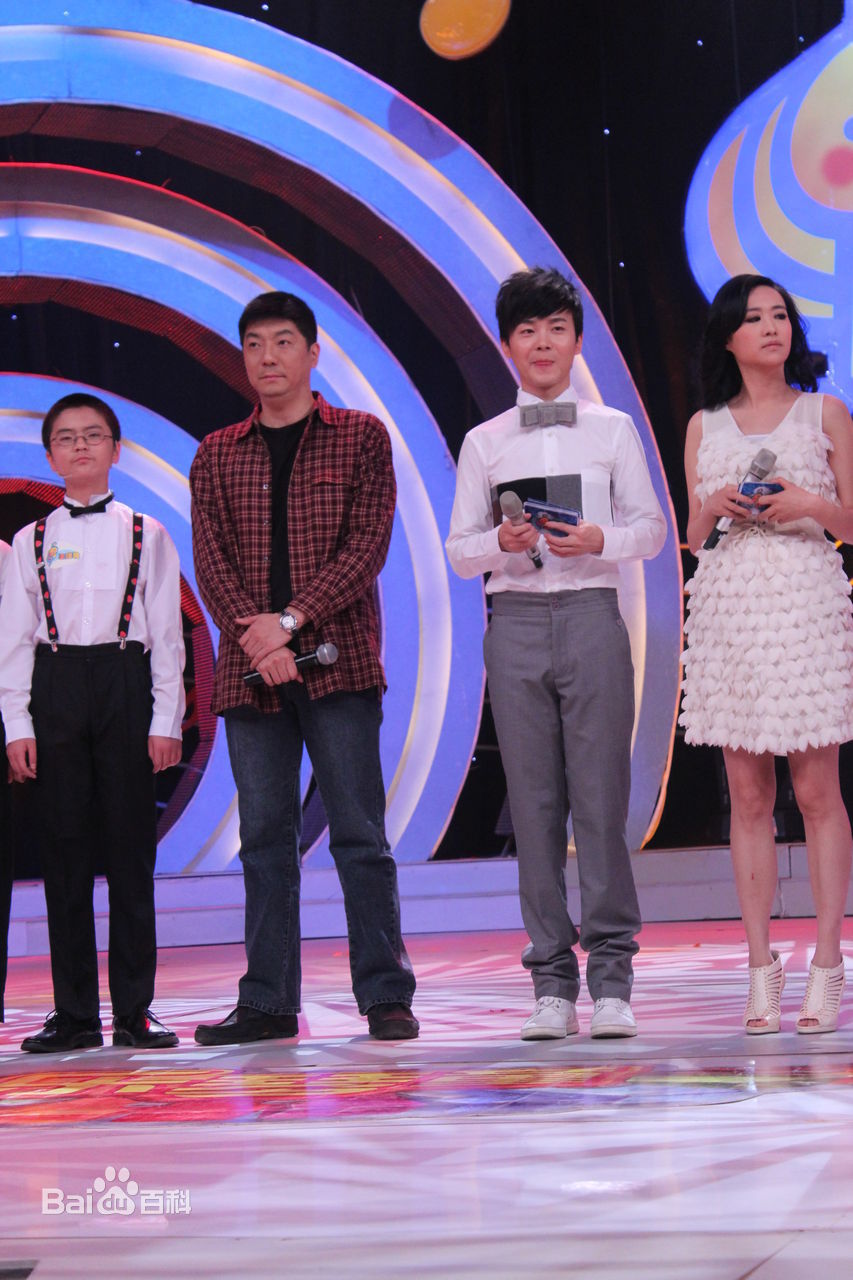 精选沈凌在2011主持《快乐琴童》中的图册