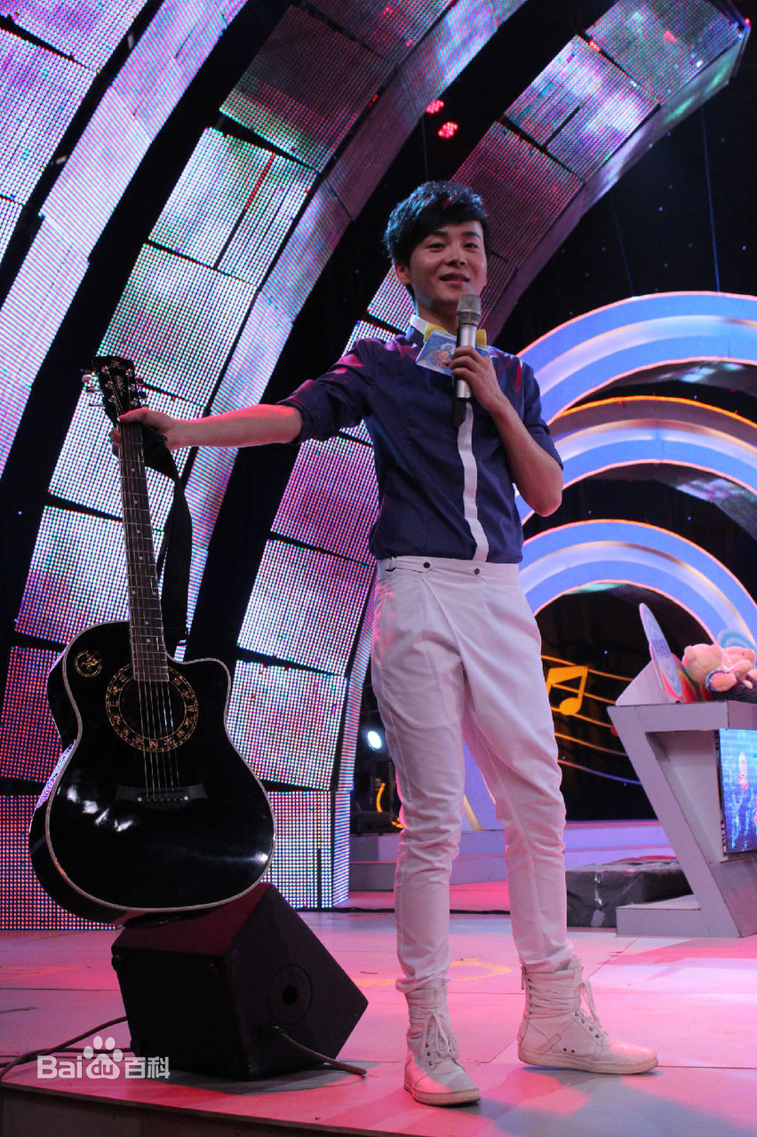 精选沈凌在2011主持《快乐琴童》中的图册