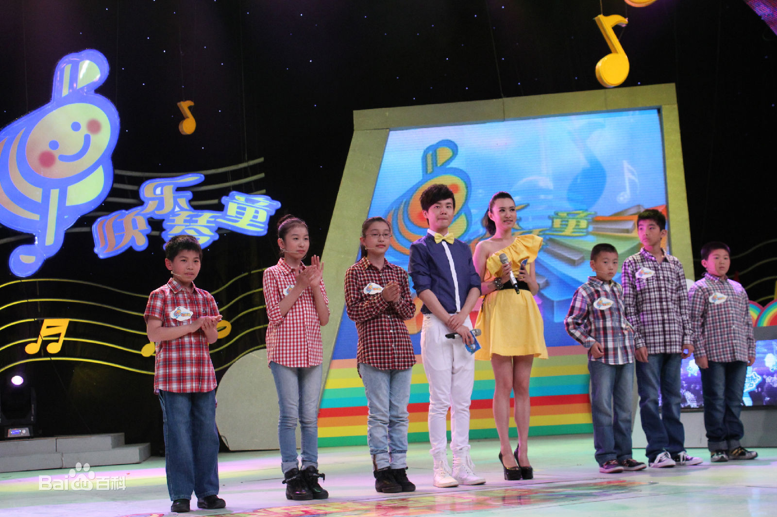 精选沈凌在2011主持《快乐琴童》中的图册