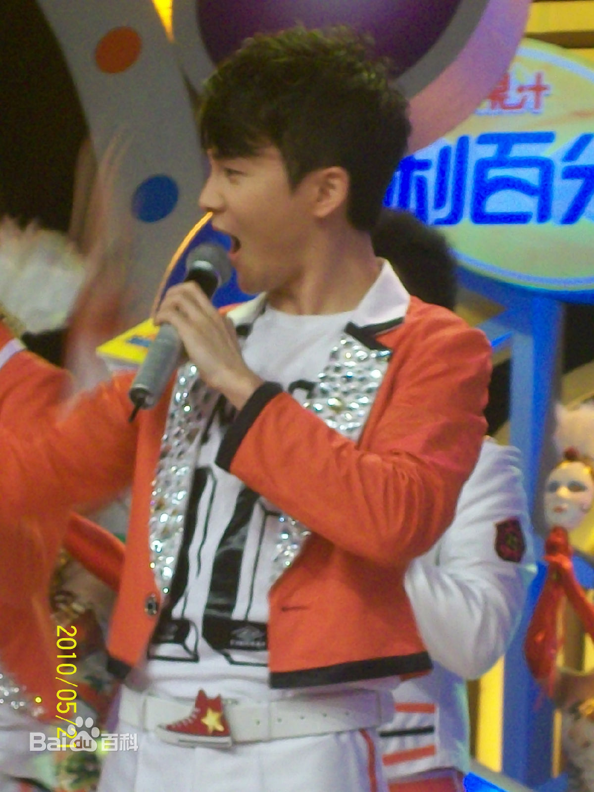 最优质沈凌在2010主持《胜利百分百》中的