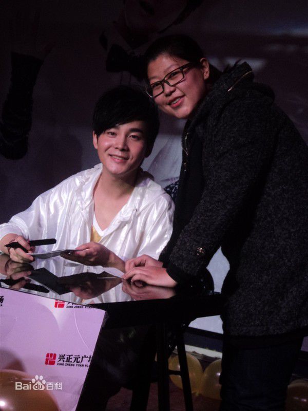 高清沈凌在2010专辑《我的幸福》西安签唱会中的图集