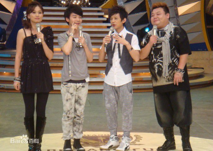 精选沈凌在2010年主持《超级乐8点》中的图册