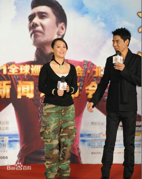 屠洪刚演唱会发布会生活照