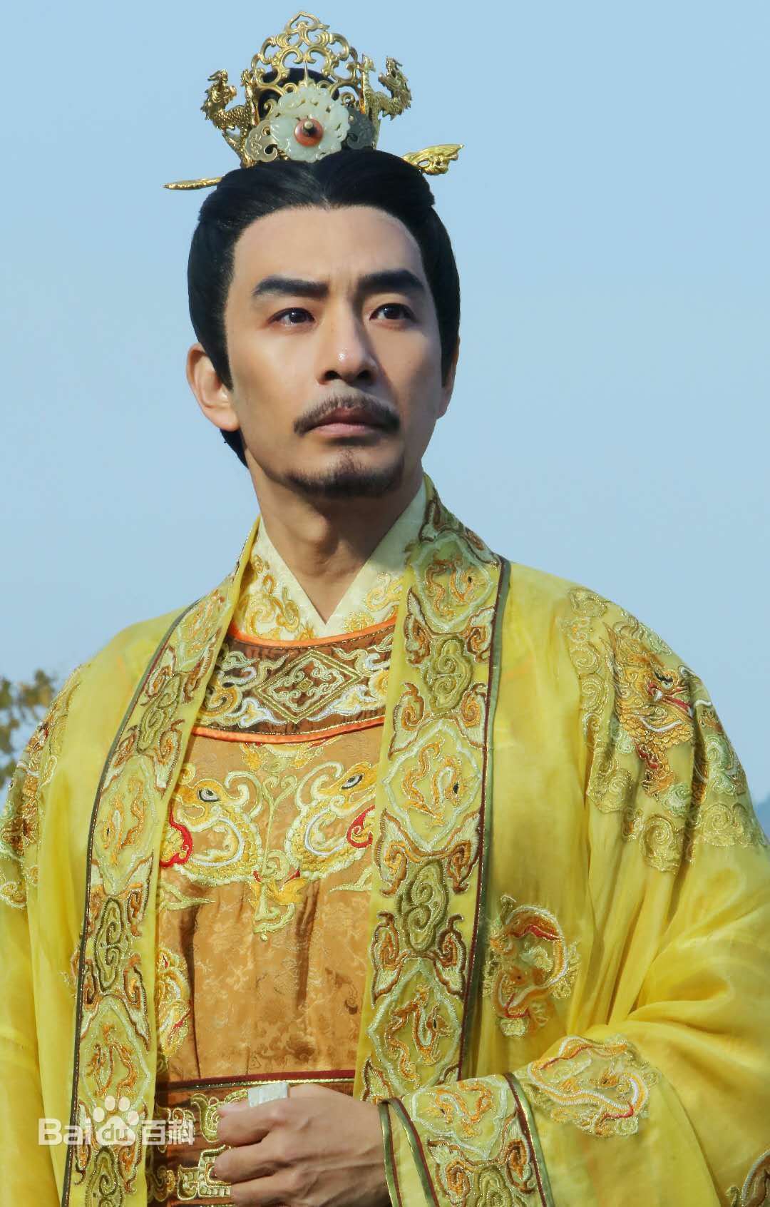 孙岩的各种着装照图片图册