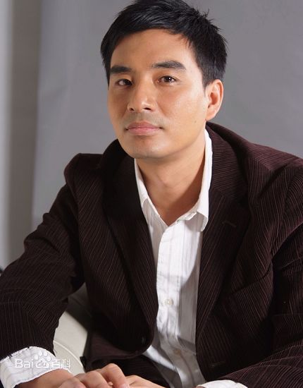 孙岩的各种着装照图片图册