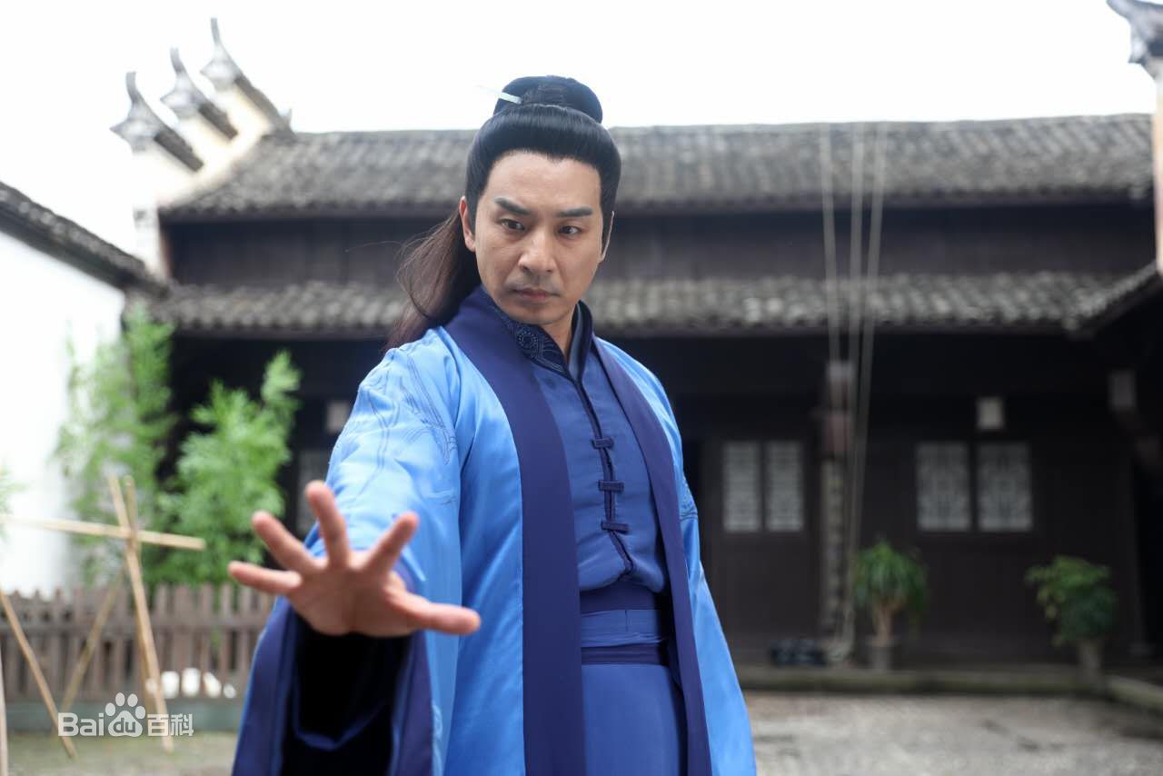 孙岩的各种着装照图片图册