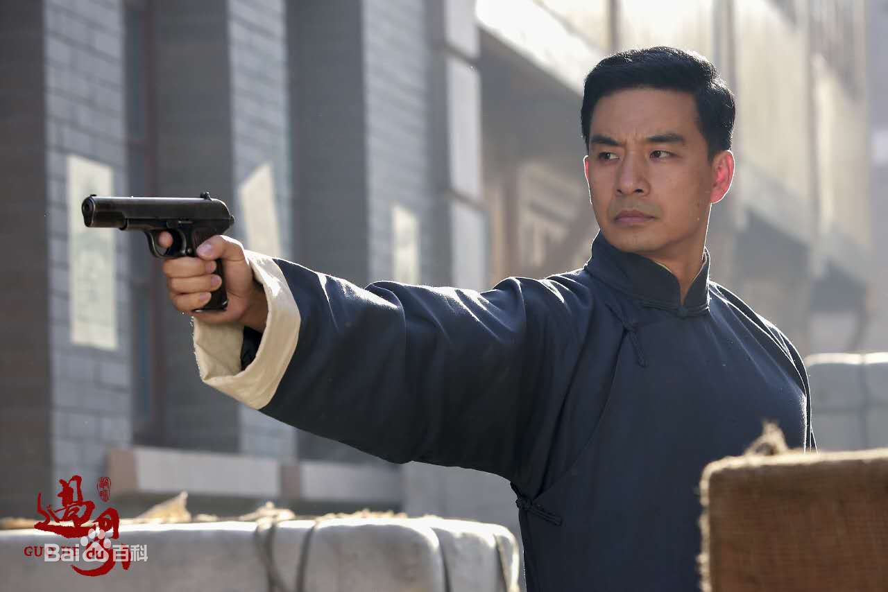 孙岩的各种着装照图片图册