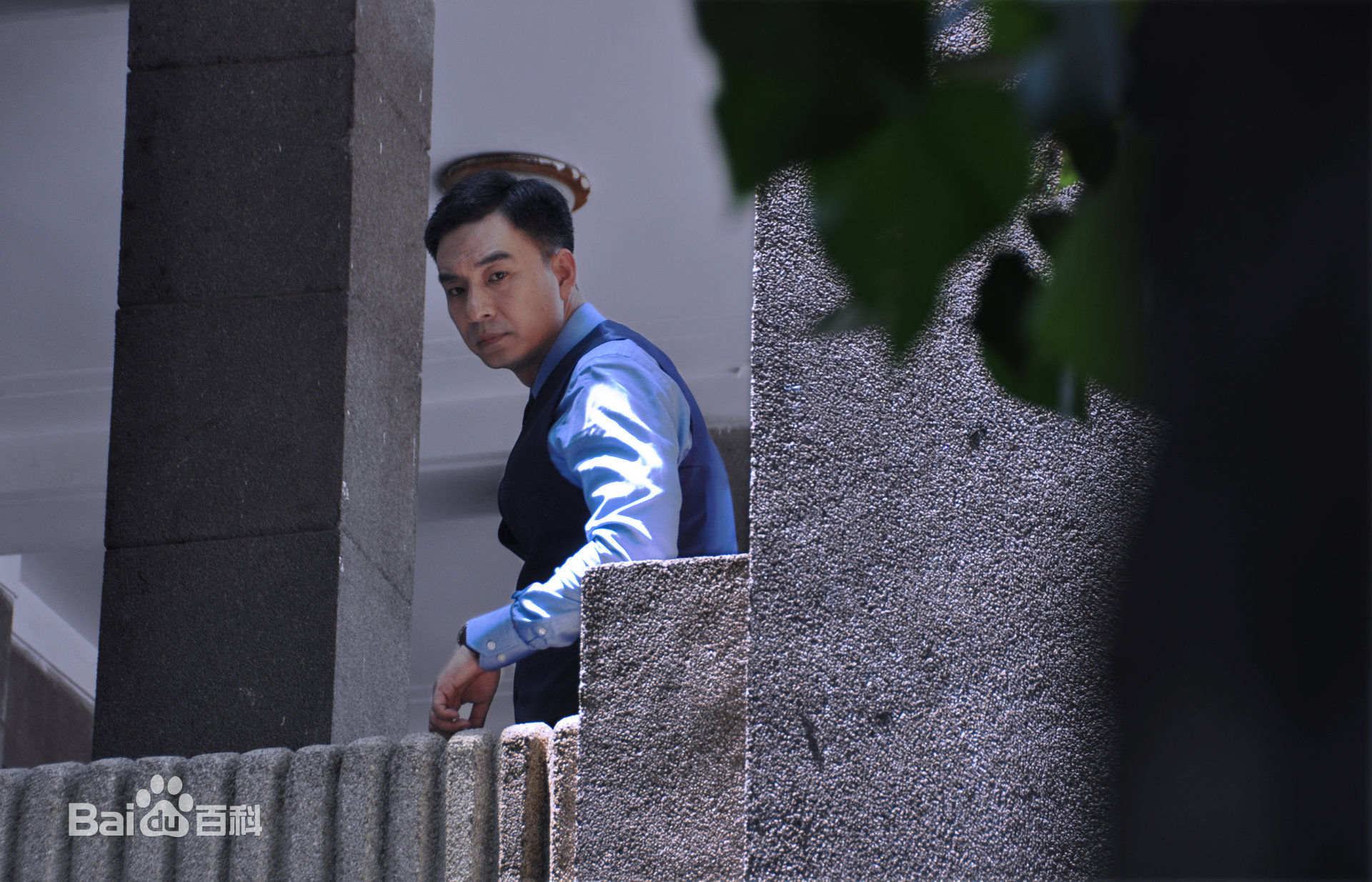 孙岩的各种着装照图片图册