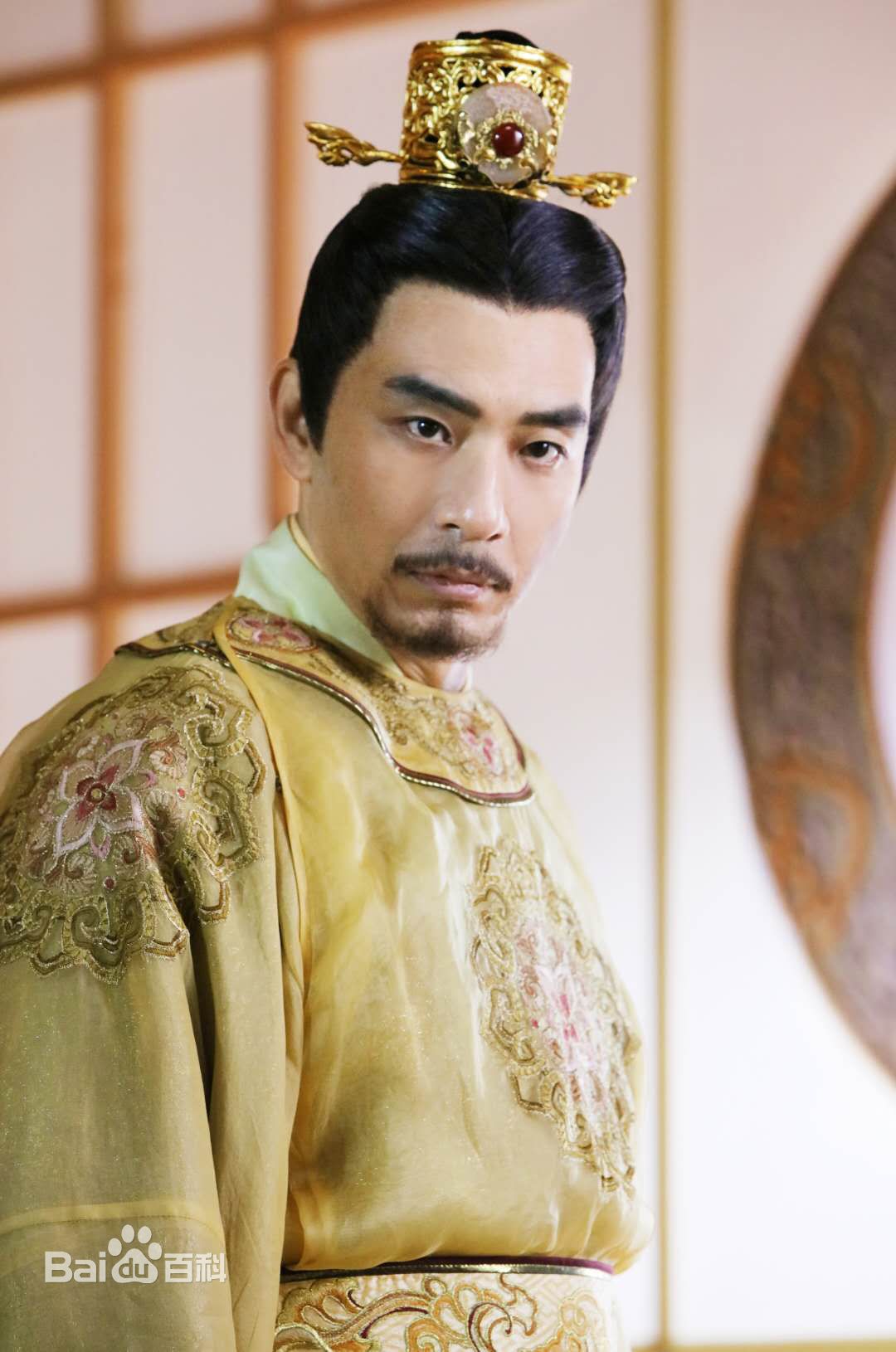 孙岩的各种着装照图片图册