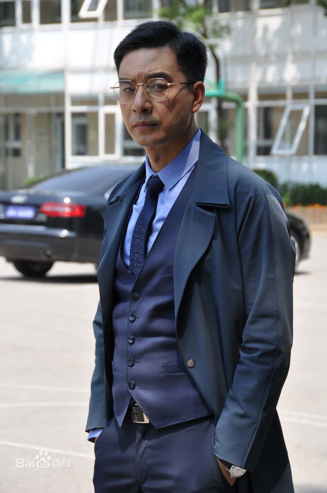 孙岩的各种着装照图片图册