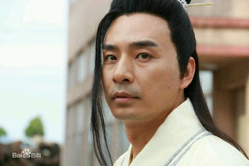 孙岩的各种着装照图片图册