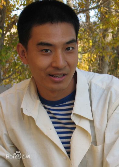 孙岩的各种着装照图片图册