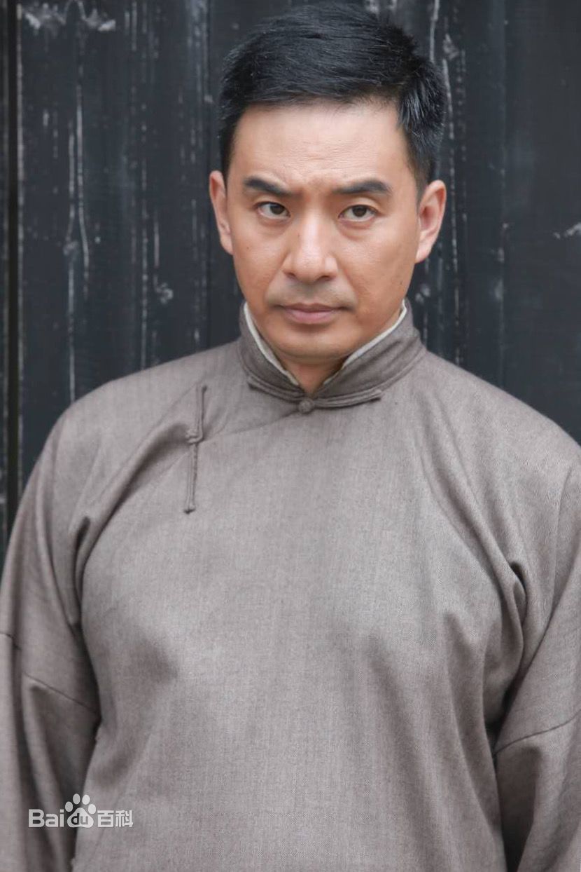 孙岩的各种着装照图片图册