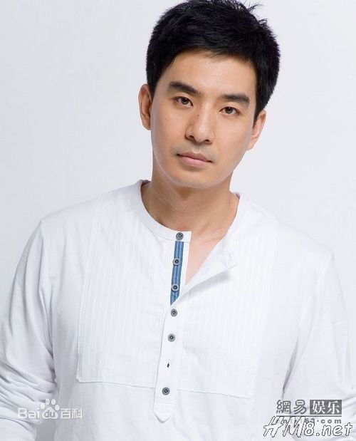 孙岩的各种着装照图片图册