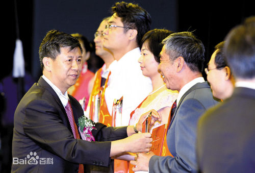 最新张绍刚性感图片