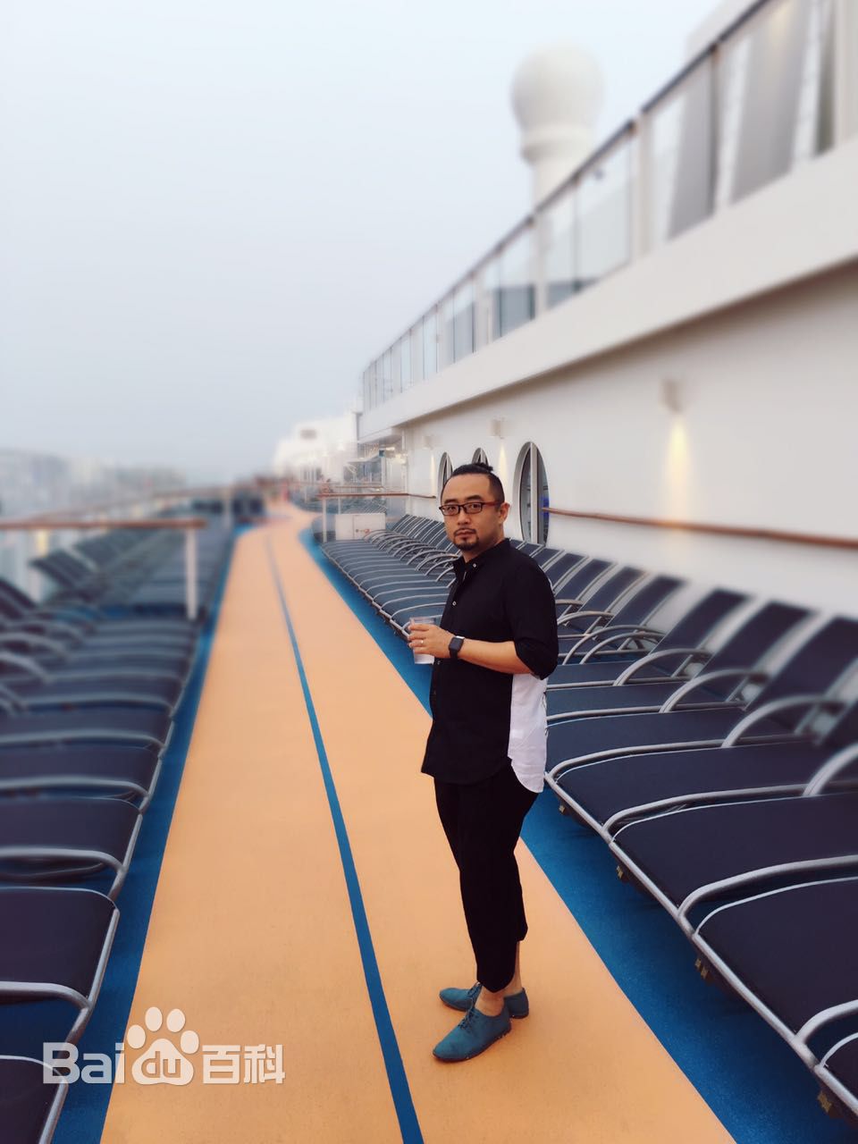 苏蓬生活照壁纸壁纸