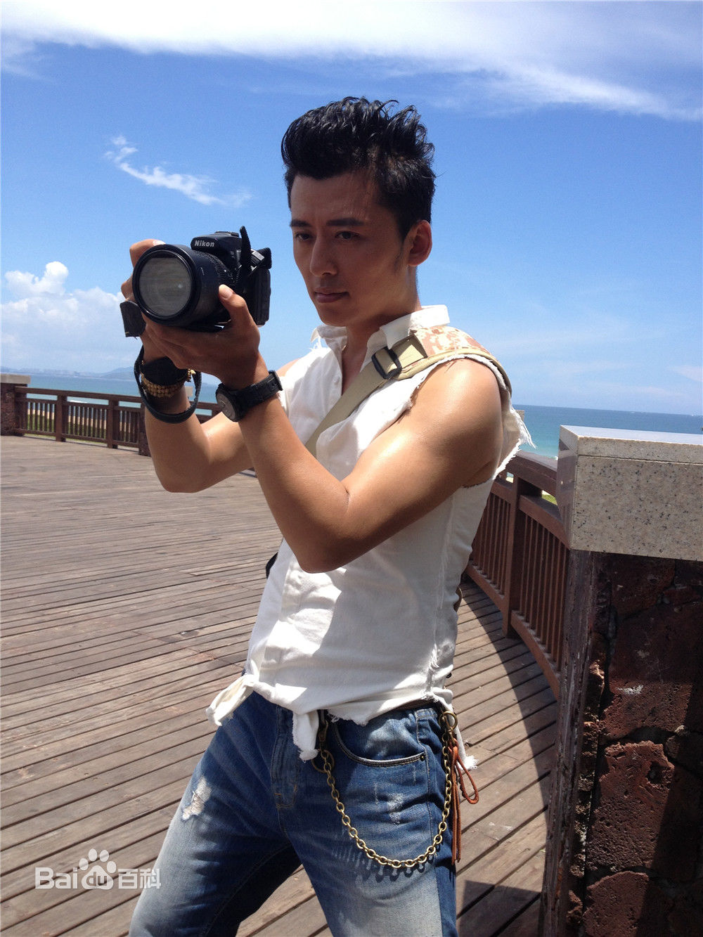 邹东孝(Zou Dong Xiao)电影《爱你一世一生》最新剧照海报