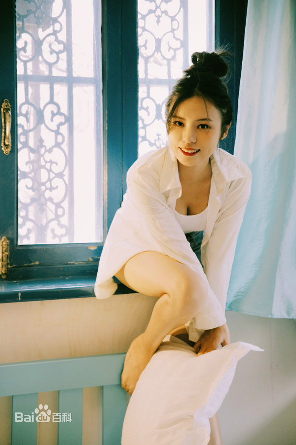 熊梓菱(Xiong Ziling)最新冬日壁纸