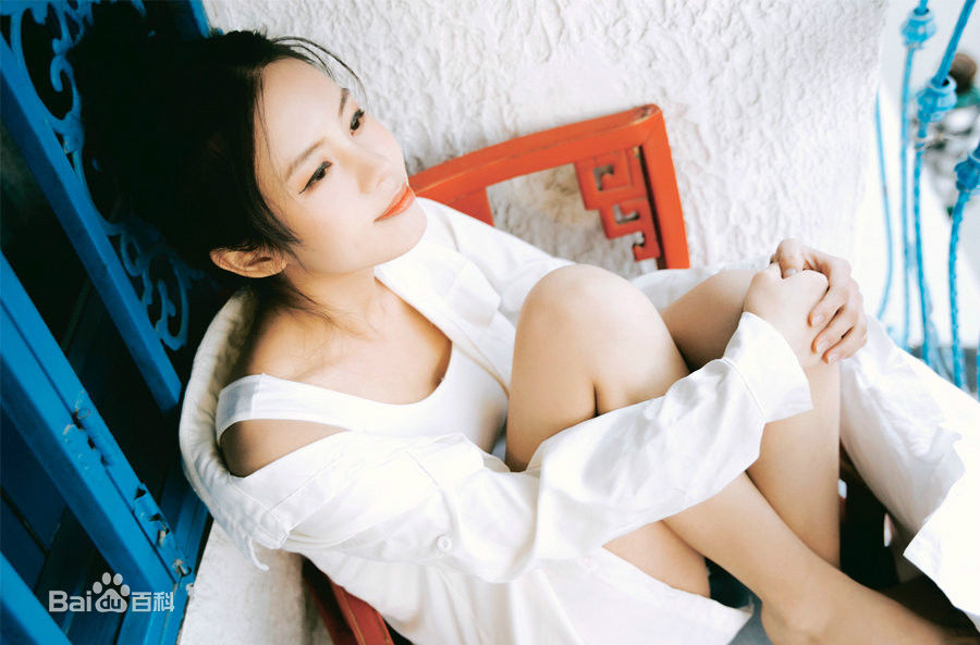 熊梓菱(Xiong Ziling)最新冬日壁纸