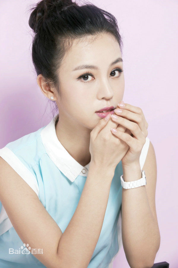 熊梓菱(Xiong Ziling)最新丸子头酒窝壁纸