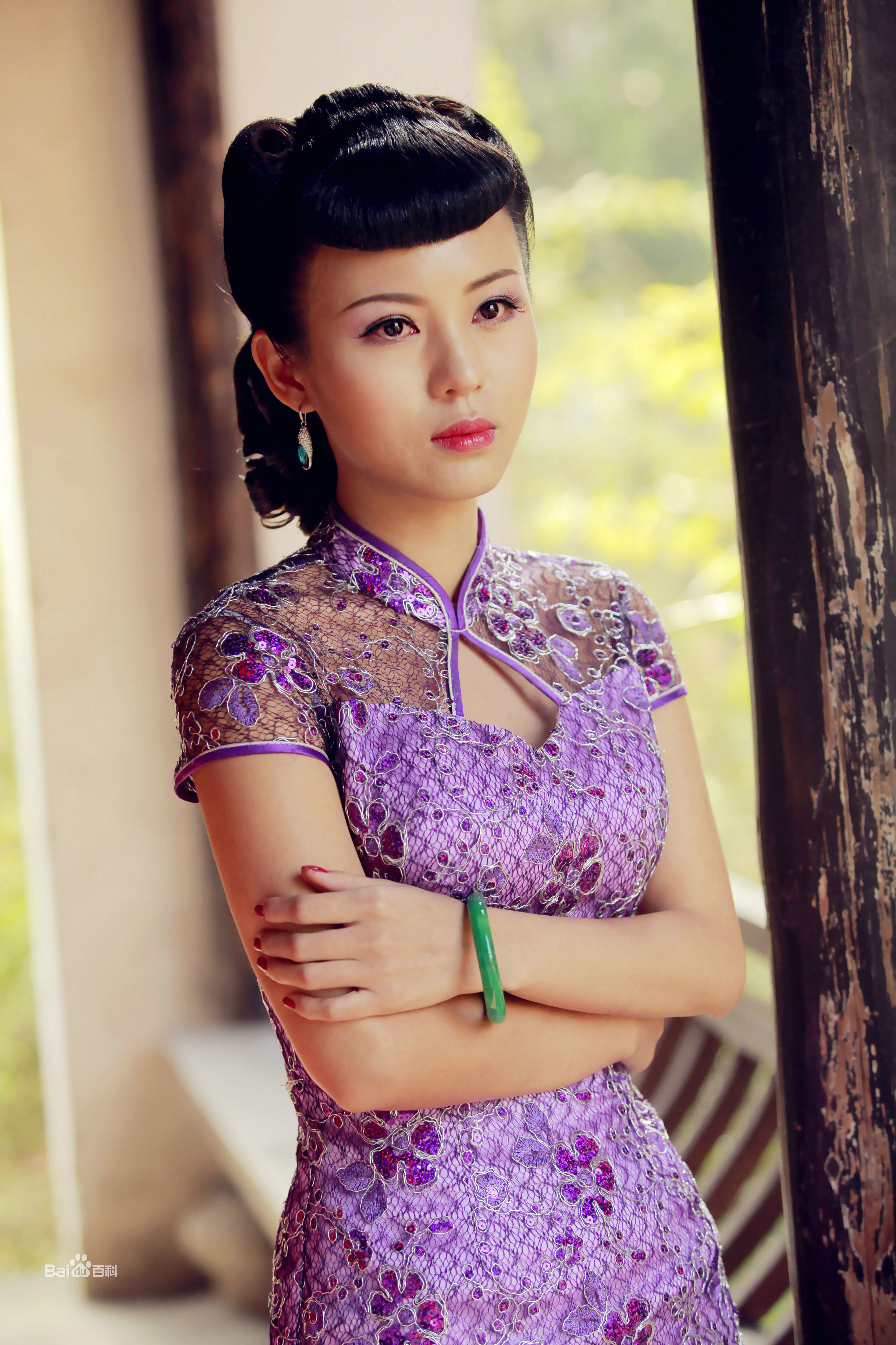 熊梓菱(Xiong Ziling)《我的爱情撞上了战争》最新剧照