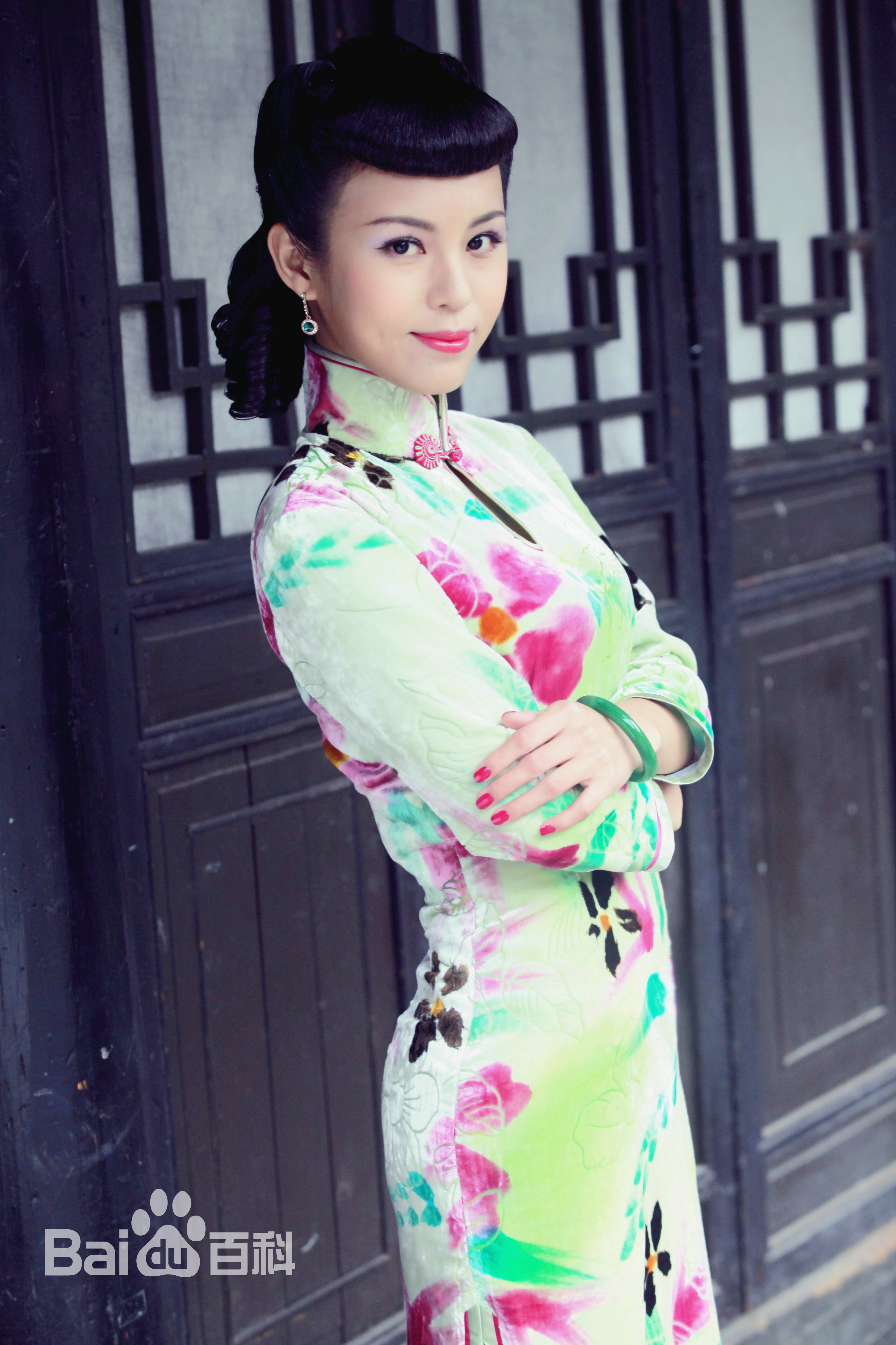 熊梓菱(Xiong Ziling)《我的爱情撞上了战争》最新剧照