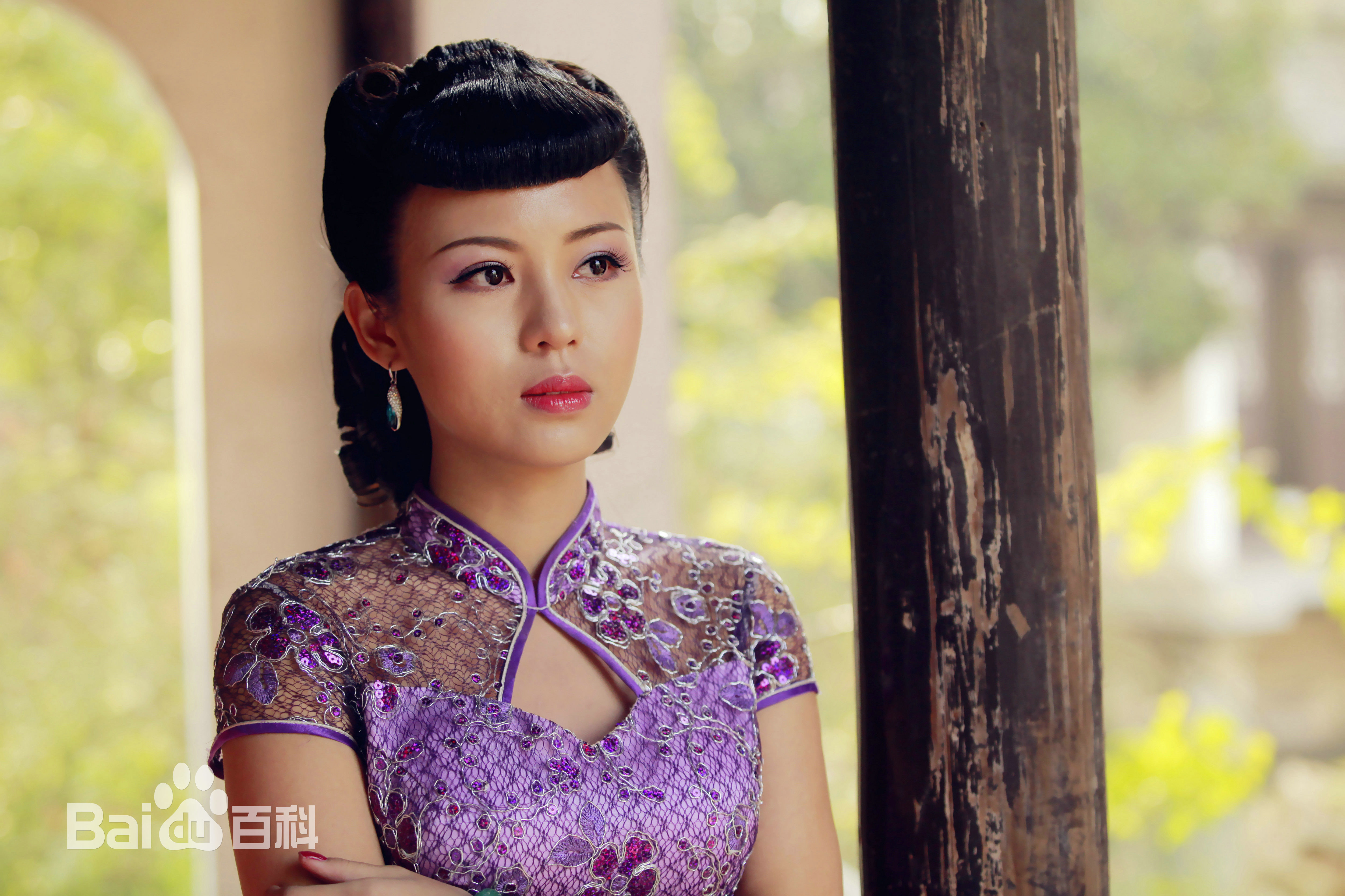 熊梓菱(Xiong Ziling)《我的爱情撞上了战争》最新剧照