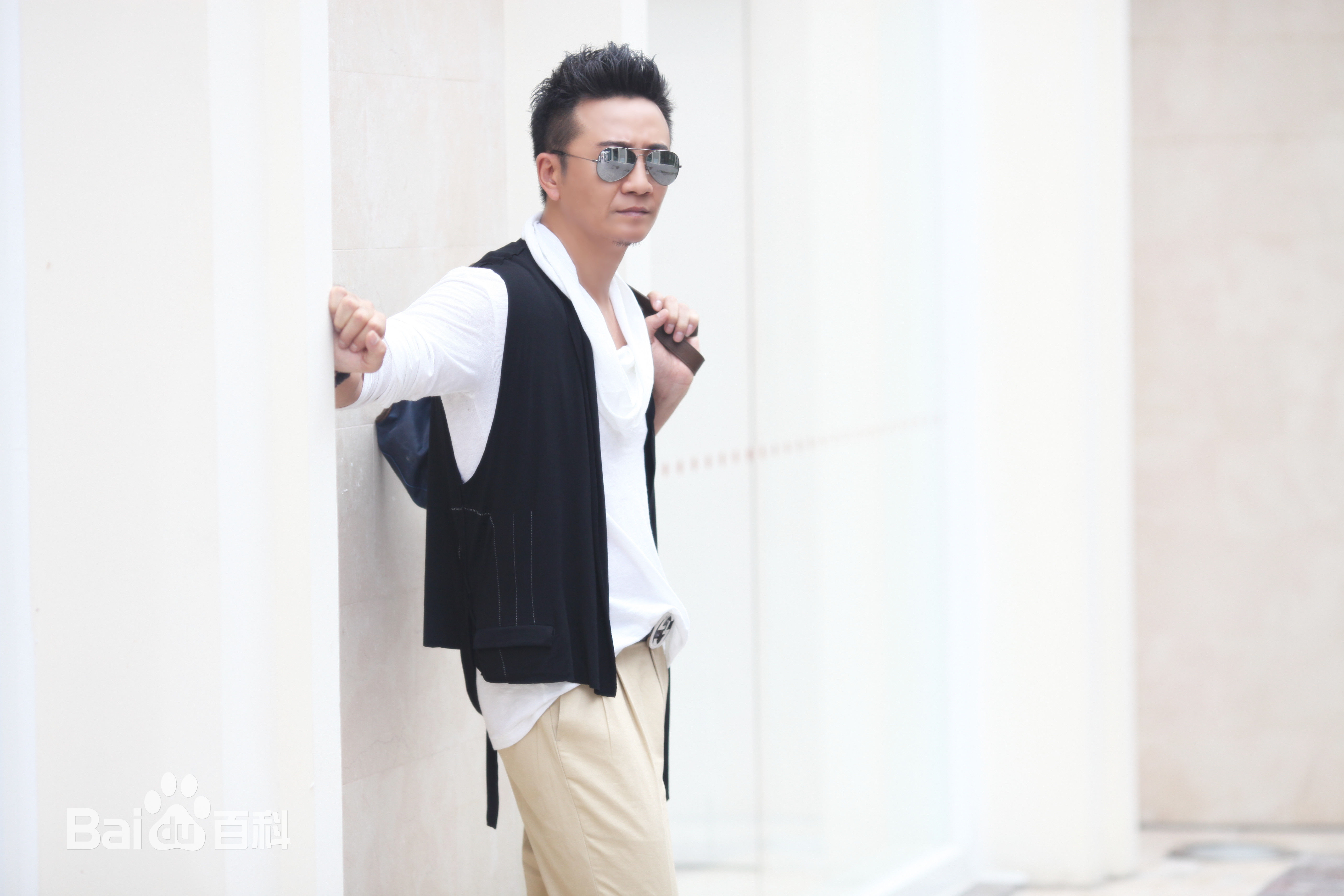 张岩街拍图素颜照相册