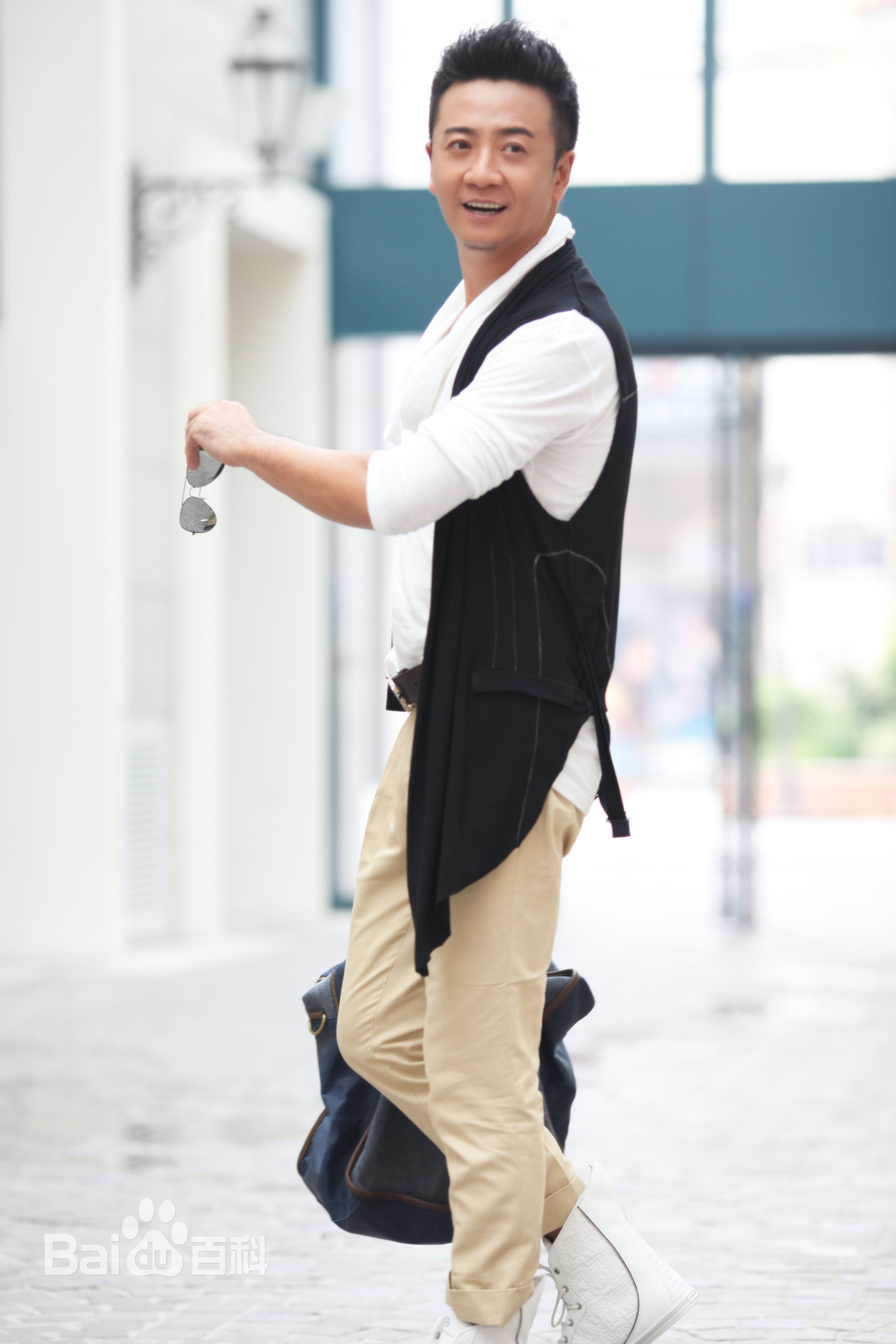 张岩街拍图素颜照相册