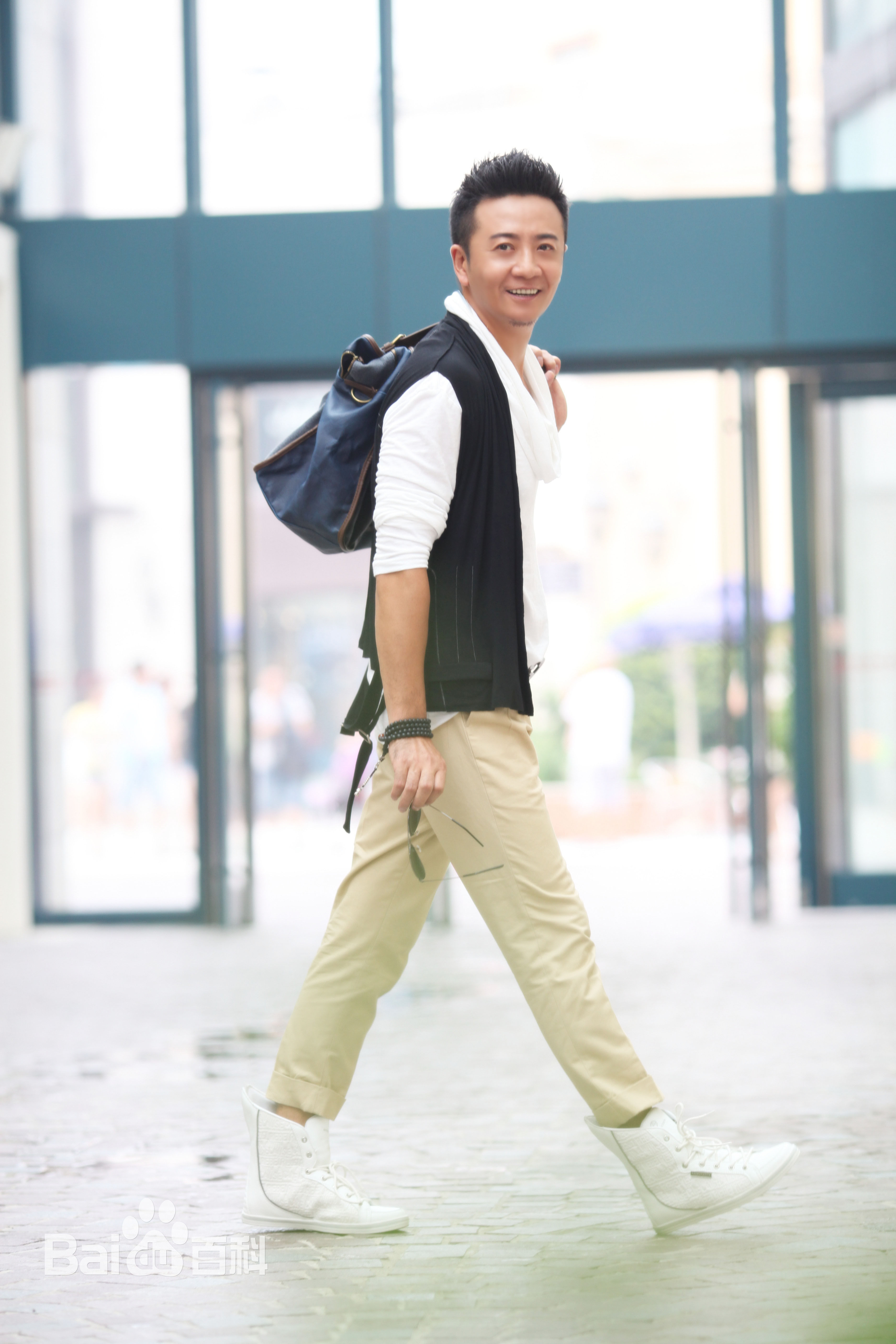 张岩街拍图素颜照相册