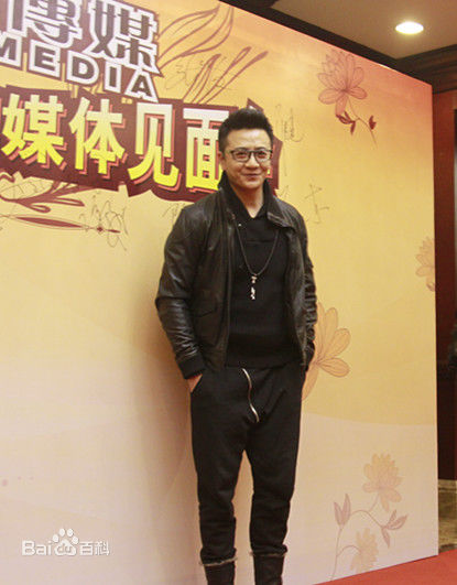 张岩参加活动图性感图片壁纸